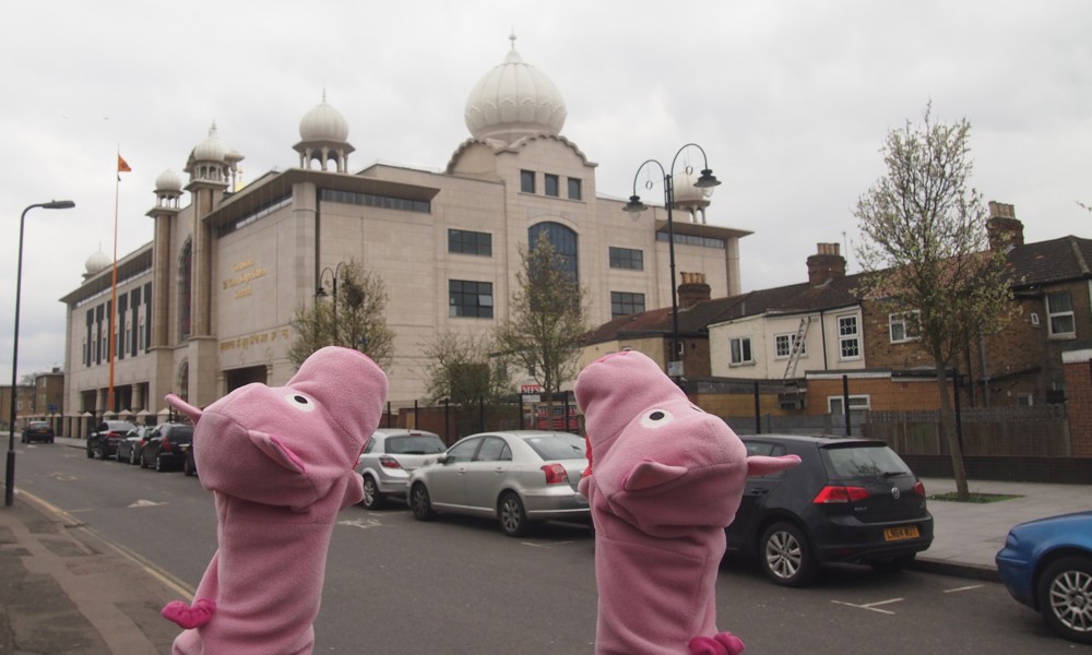 In Southhall (zu Deutsch: Südhalle) steht der größte Sikh-Tempel ausßerhalb Indiens. Auch 80er. 
