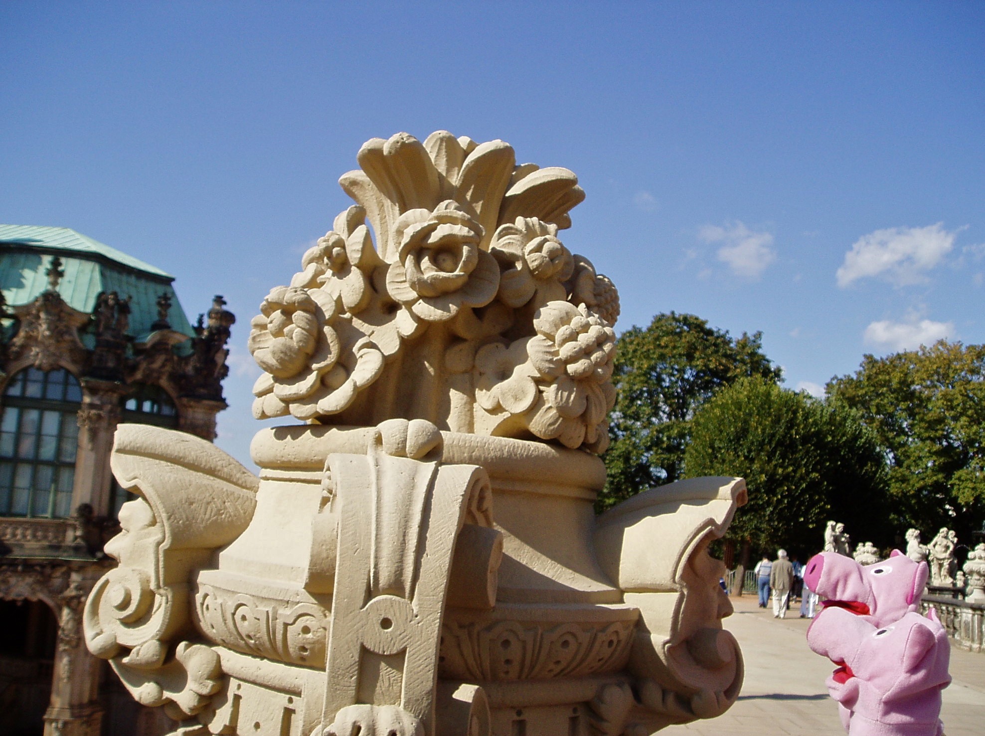 In Dresden bewundern die Schweine so manchen Plömpel, wie diesen mit Kartoffeln.